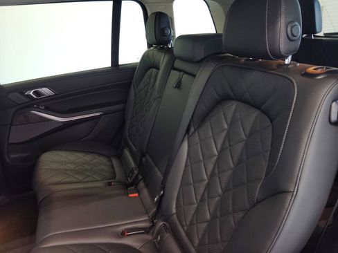 Used 2023 BMW X7 xDrive40i w/ Premium Package image 42