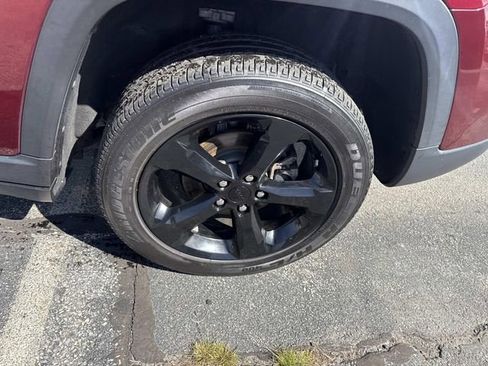 Used 2023 Jeep Grand Cherokee Altitude AWD/4WD image 17