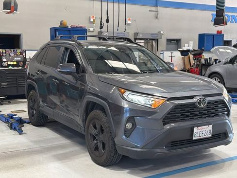 Used 2019 Toyota RAV4 XLE w/ Carpet Mat Package FWD image 2
