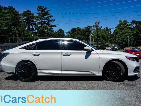 Used 2018 Honda Accord Sport image 2