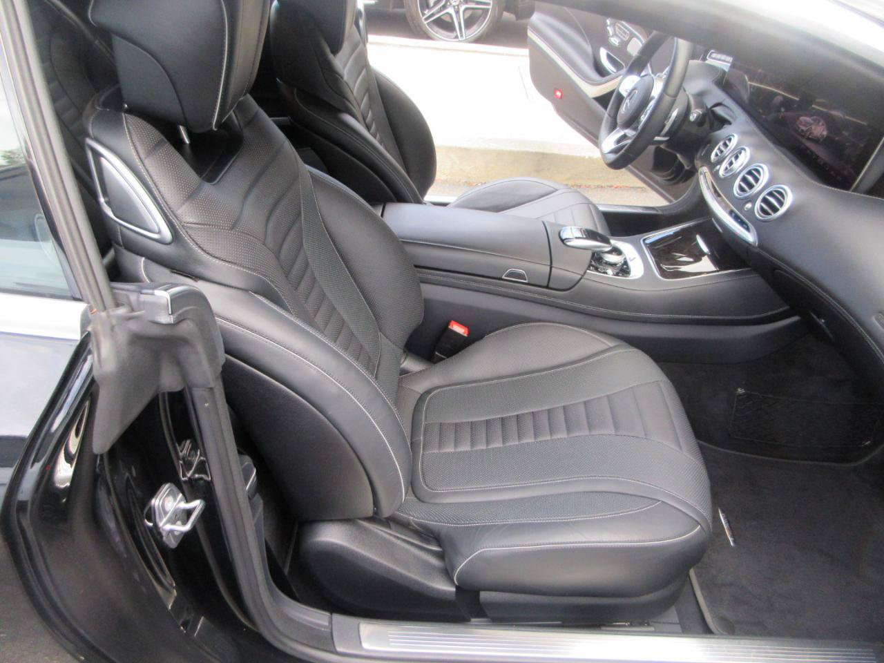 Used 2020 Mercedes-Benz S 560 4MATIC Coupe w/ AMG Line Exterior image 26