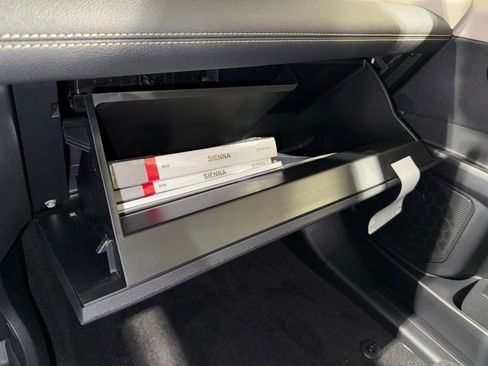 New 2026 Toyota Sienna Platinum image 34