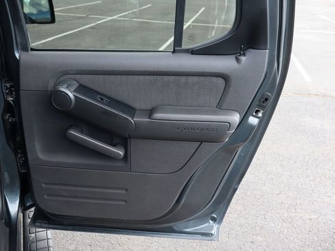 Used 2010 Ford Explorer Sport Trac XLT image 25