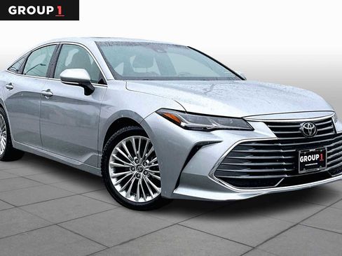 Used 2019 Toyota Avalon Limited w/ All Weather Liner Package image 3