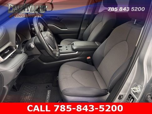 Used 2023 Toyota Highlander LE image 16