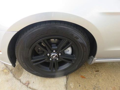 Used 2014 Ford Mustang Coupe image 23