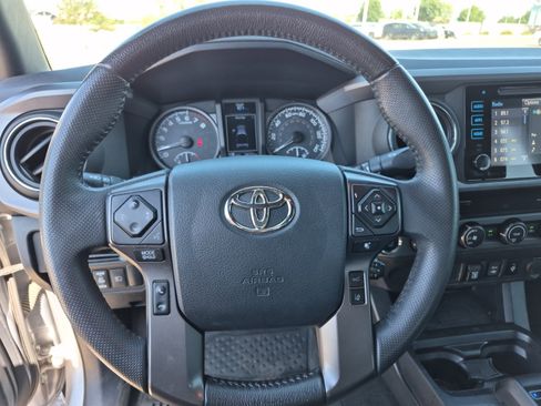 Used 2019 Toyota Tacoma TRD Off-Road AWD/4WD image 9
