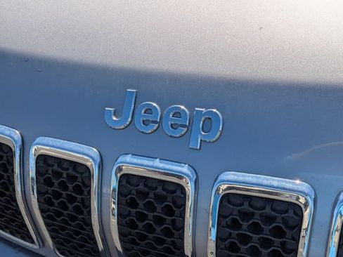 Used 2020 Jeep Cherokee Latitude AWD/4WD image 10