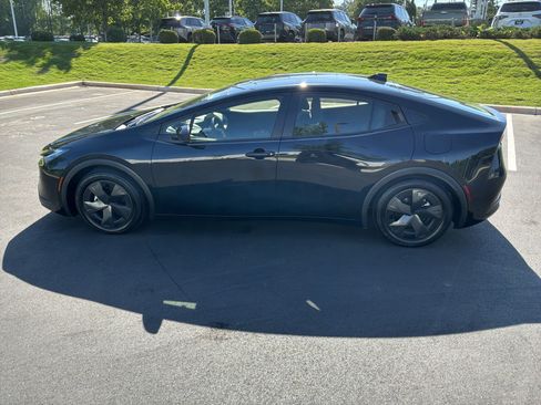 Used 2025 Toyota Prius LE FWD image 7