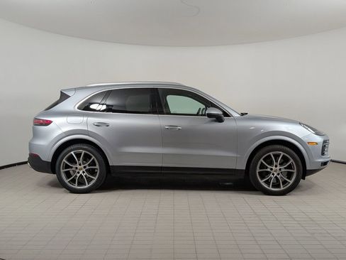 Certified 2023 Porsche Cayenne Platinum Edition image 8