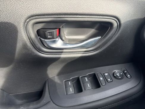 Used 2023 Honda HR-V LX image 18