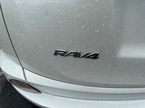 Used 2018 Toyota RAV4 Limited FWD image 22