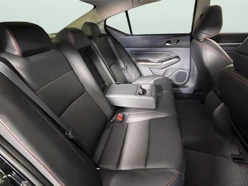 Used 2024 Nissan Altima 2.5 SR FWD image 30