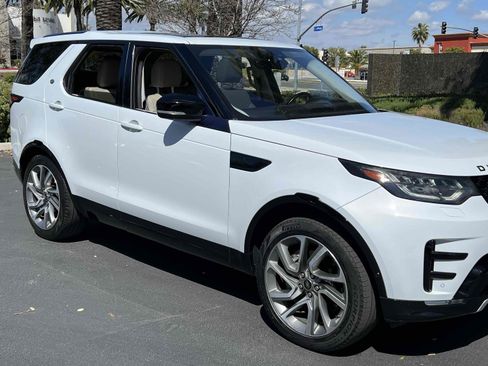 Used 2020 Land Rover Discovery Landmark image 41