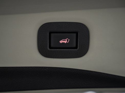Used 2020 Nissan Rogue SV FWD image 11