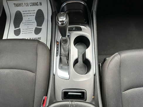 Used 2019 Chevrolet Malibu LT image 17