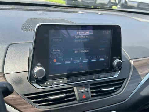 Used 2025 Nissan Altima 2.5 SV FWD image 29