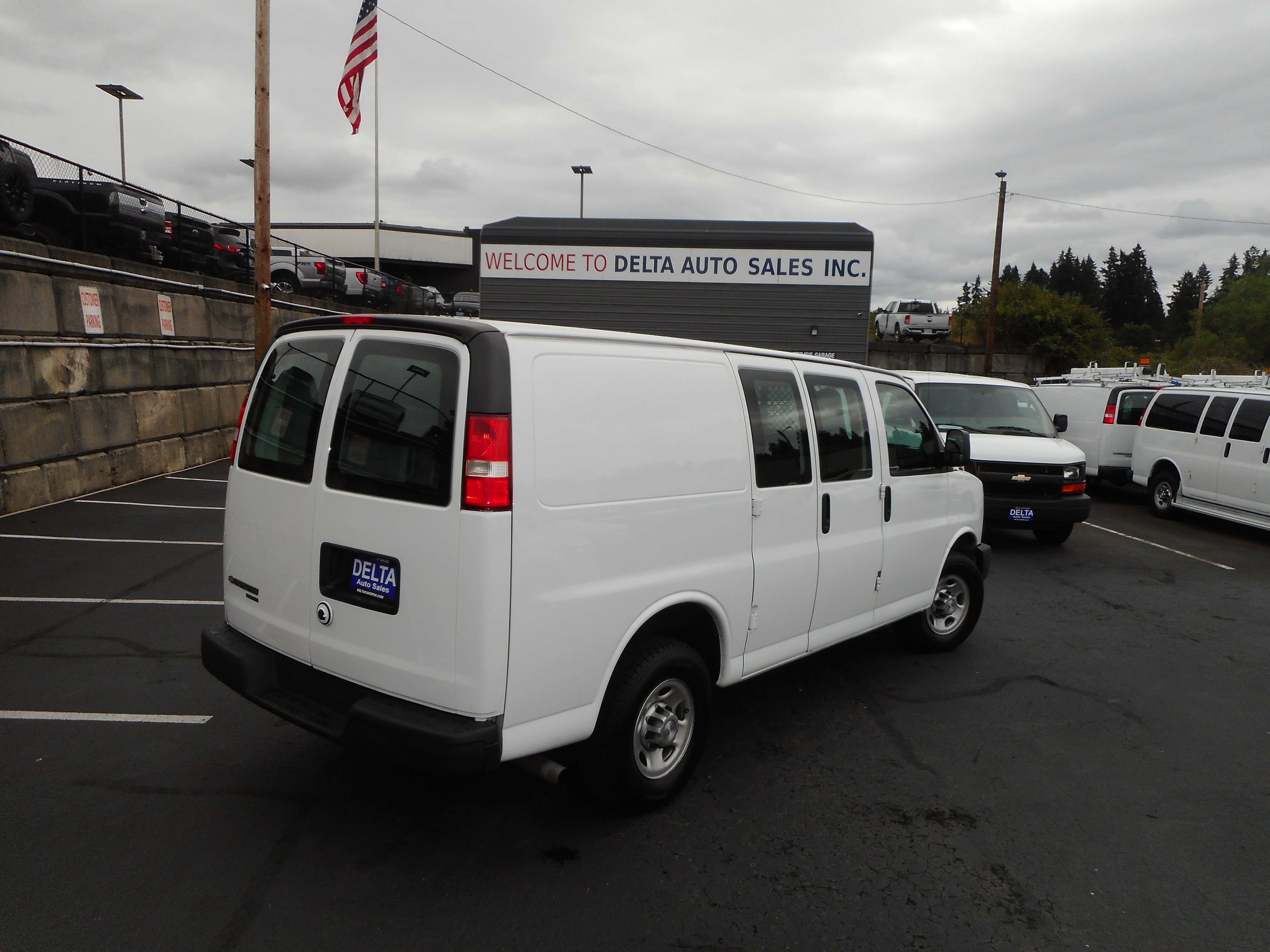 Used 2016 Chevrolet Express 2500 RWD image 8
