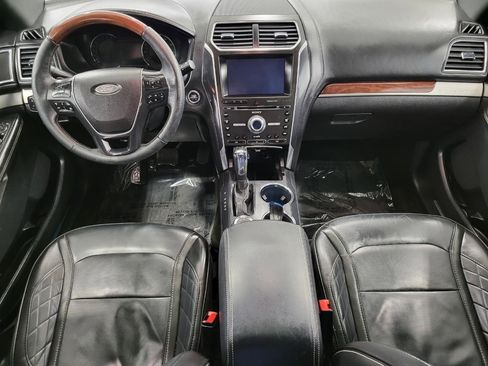 Used 2018 Ford Explorer Platinum image 13