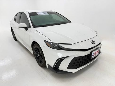 Used 2026 Toyota Camry SE w/ Convenience Package FWD image 2