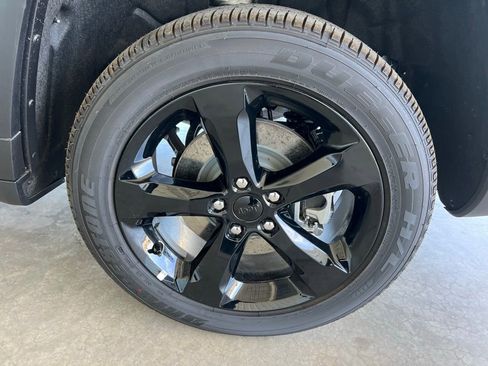 New 2025 Jeep Grand Cherokee L Laredo image 33