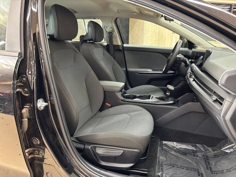 Used 2025 Kia K4 FWD image 35