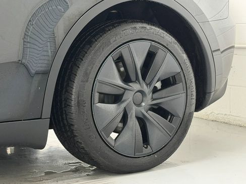 Used 2025 Tesla Model Y Long Range RWD image 44