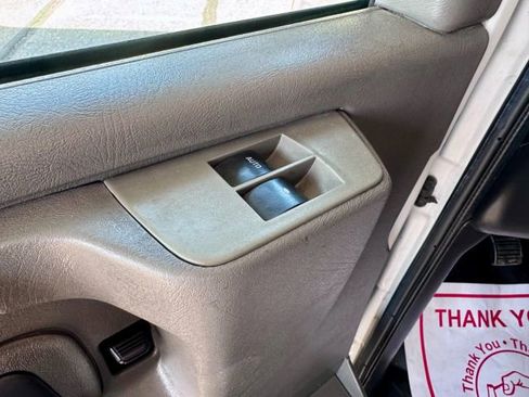 Used 2015 Chevrolet Express 2500 image 15