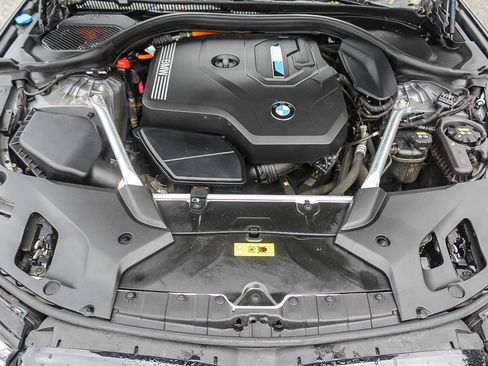 Used 2022 BMW 530e w/ Premium Package image 27