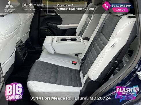 New 2025 Mitsubishi Outlander SE image 13