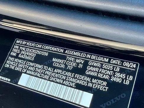 Used 2025 Volvo XC40 B5 Plus image 33