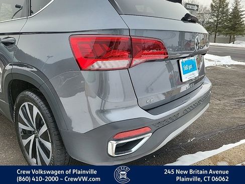 Certified 2022 Volkswagen Taos SE image 27