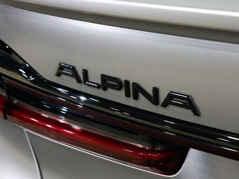 Used 2022 BMW ALPINA B7 xDrive w/ Interior Design Package AWD/4WD image 15