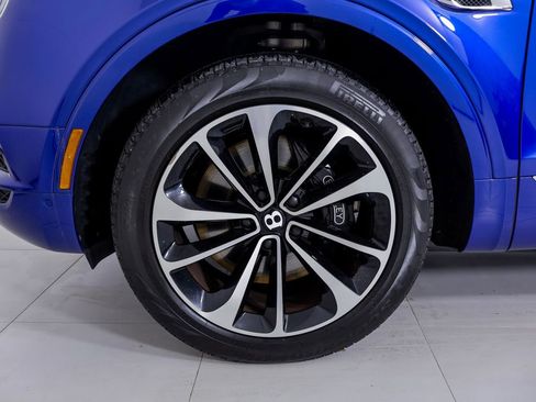 Used 2019 Bentley Bentayga image 37