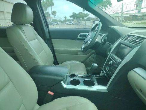 Used 2013 Ford Explorer XLT FWD image 16