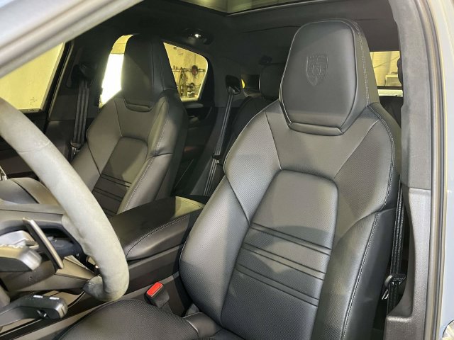 Certified 2025 Porsche Cayenne GTS AWD/4WD image 5