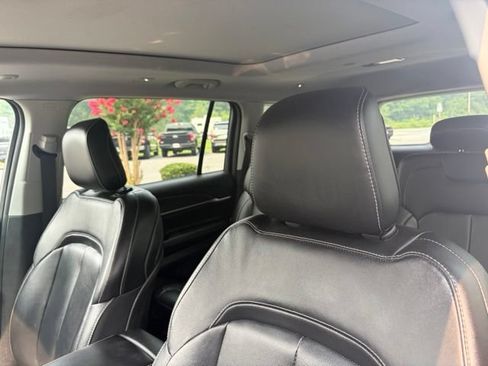 Used 2021 Jeep Grand Cherokee L Limited AWD/4WD image 6