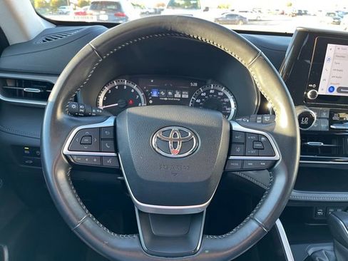 Used 2024 Toyota Highlander LE AWD/4WD image 34