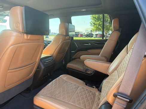 Used 2021 Cadillac Escalade Sport w/ LPO, ONYX Package AWD/4WD image 8
