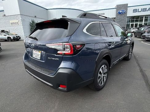 Used 2025 Subaru Outback Premium image 4