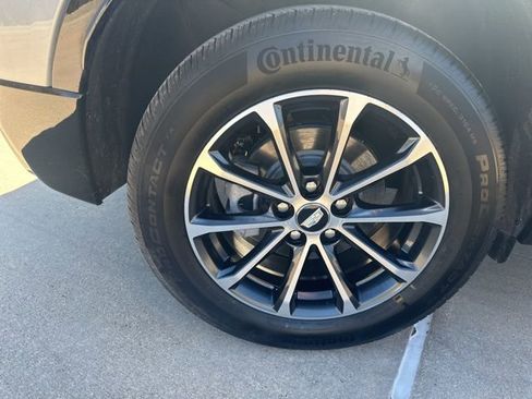 Certified 2024 Cadillac XT4 Sport w/ Technology Package image 10