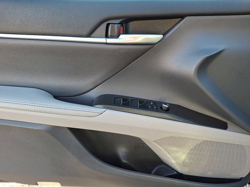 Used 2023 Toyota Camry XLE image 12