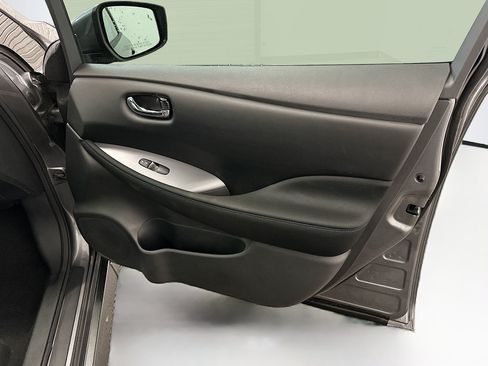 Used 2024 Nissan Leaf S FWD image 32