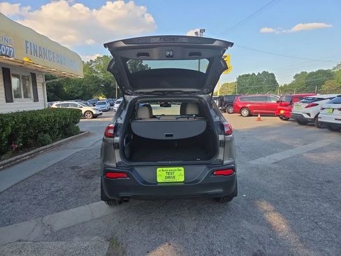 Used 2016 Jeep Cherokee Latitude FWD image 15