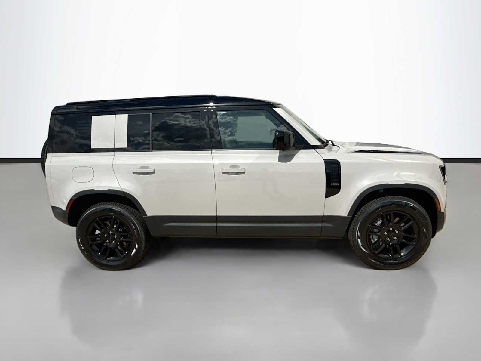 New 2026 Land Rover Defender 110 S AWD/4WD image 7