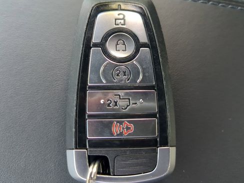 Used 2025 Ford F250 Platinum image 32