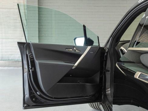 Used 2023 BMW iX xDrive50 w/ Premium Package image 27