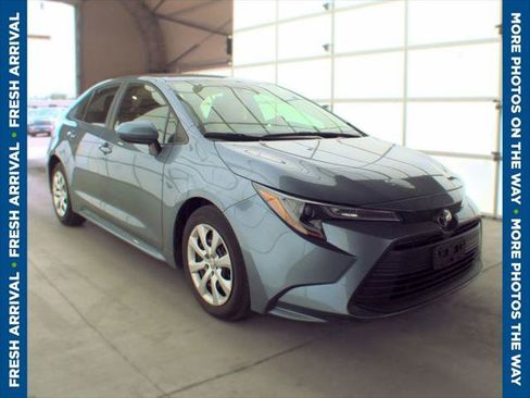 Certified 2025 Toyota Corolla LE FWD image 1