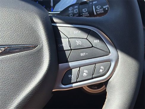 Used 2024 Chrysler Pacifica Pinnacle image 24