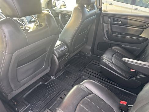 Used 2015 GMC Acadia SLT image 19